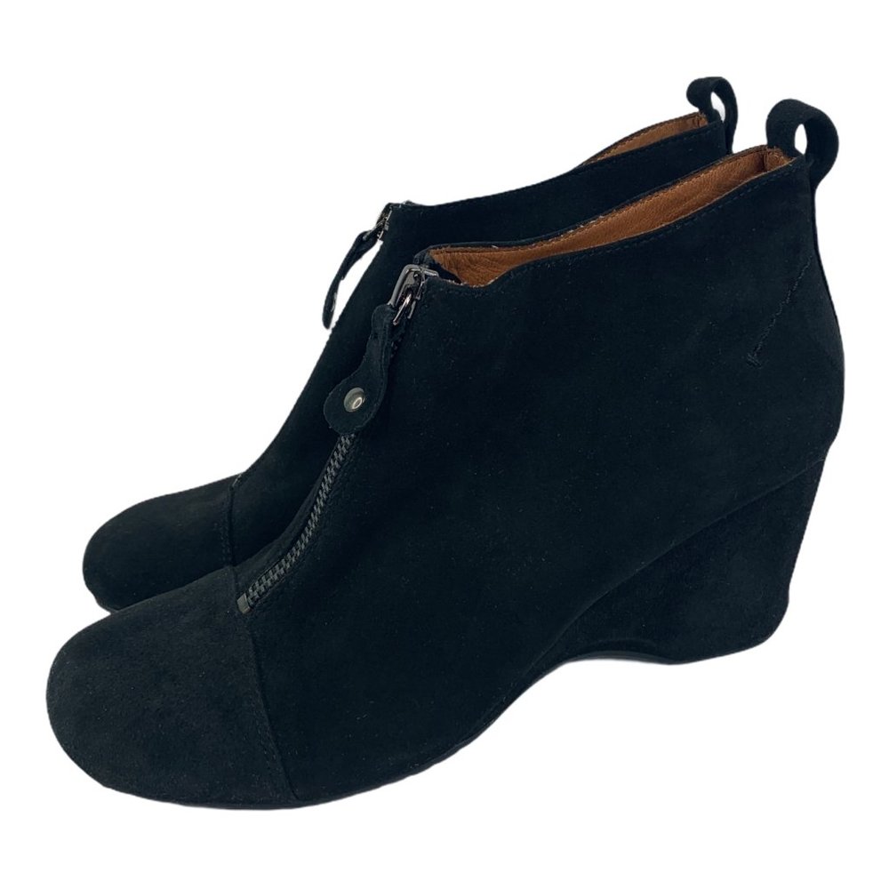 Gentle Soul Ridgual Suede Leather Ankle Bootie